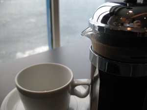 Koffie van het ontbijt op de boot.